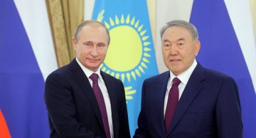 Le président russe Vladimir Poutine et le président kazakh Noursoultan Nazarbaïev