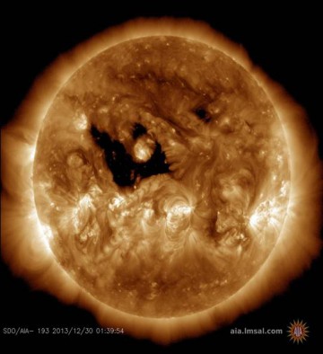 http://spaceweather.com/images2013/30dec13/coronalhole_sdo_blank.jpg?PHPSESSID=ksij69gqmot39fnhm4vj7a6b07