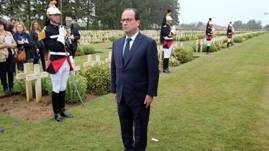 Le président François Hollande au cimetière militaire de Cerny-en-Laonnois, près du Chemin des Dames, le 10 juillet 2014