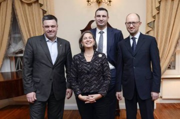 victoria_nuland_ukrainian_opposition_leaders_20140207_840_560_100